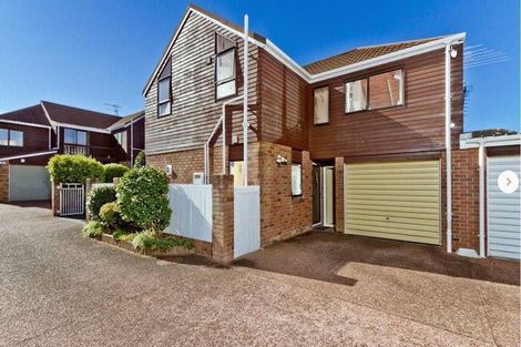 Photo of property in 2/23 Dominion Street, Takapuna, Auckland, 0622