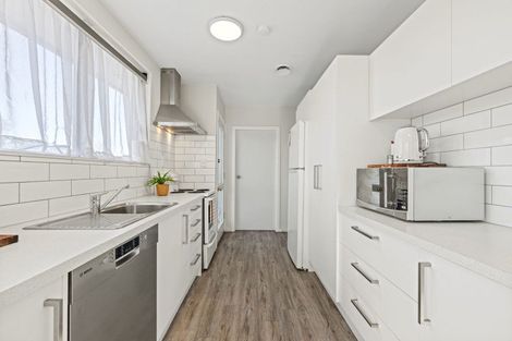 Photo of property in 21 Besant Place, Avondale, Christchurch, 8061