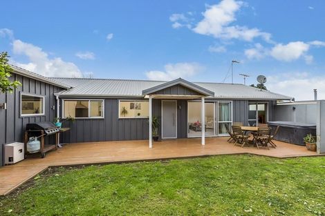 Photo of property in 24 Springtime Crescent, Stanmore Bay, Whangaparaoa, 0932