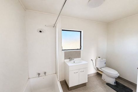 Photo of property in 1/44 Shifnal Drive, Randwick Park, Auckland, 2105