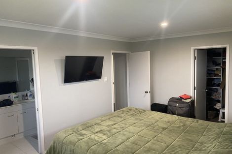 Photo of property in 10 Crannog Fen, Wattle Downs, Auckland, 2103