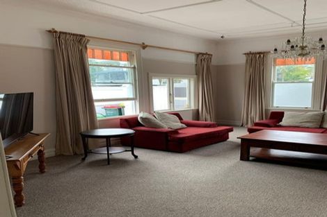 Photo of property in 5 Gilbert Street, New Plymouth, 4310