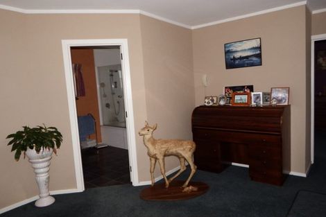 Photo of property in 1961 Parewanui Road, Parewanui, Bulls, 4894