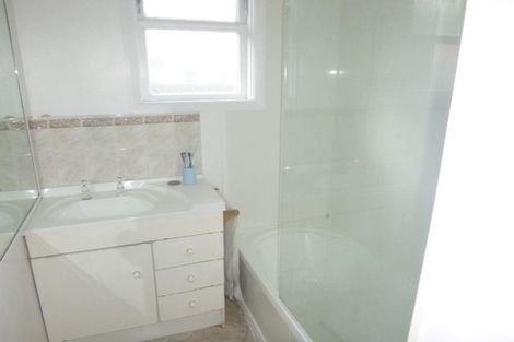 Photo of property in 2a Henry Street, Ebdentown, Upper Hutt, 5018