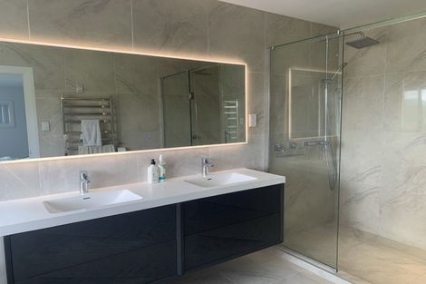 Photo of property in 17 Handley Avenue, Narrow Neck, Auckland, 0624