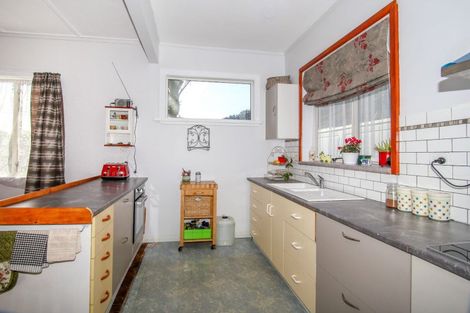 Photo of property in 2 Curtis Street, Hector, 7822