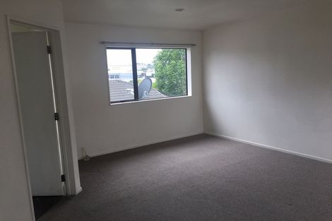 Photo of property in 9b Woodall Place, Totara Vale, Auckland, 0627