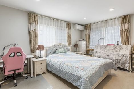 Photo of property in 20 Unsworth Drive, Unsworth Heights, Auckland, 0632