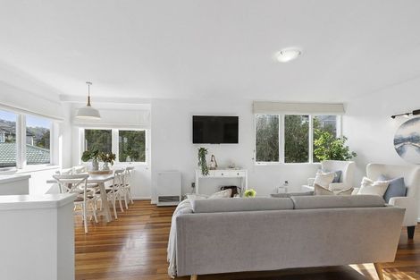 Photo of property in 142 The Ridgeway, Mornington, Wellington, 6021