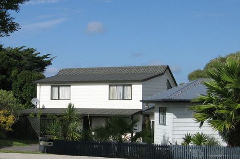 Photo of property in 61 Hobsonville Road, West Harbour, Auckland, 0618