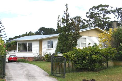 Photo of property in 13 Kirby Street, Glendene, Auckland, 0602