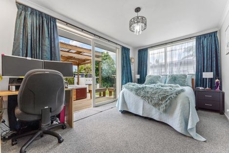 Photo of property in 12 Quo Vadis Place, Red Beach, 0932