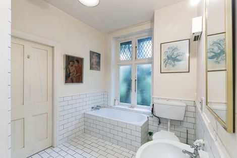 Photo of property in 16a Hadfield Terrace, Kelburn, Wellington, 6012