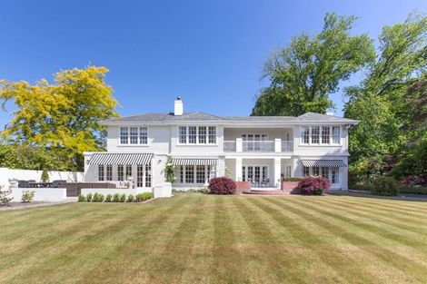 Photo of property in 122 Straven Road, Fendalton, Christchurch, 8014