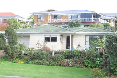 Photo of property in 15 William Bayes Place, Red Beach, 0932