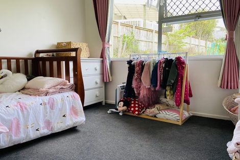 Photo of property in 16 Kirby Street, Glendene, Auckland, 0602