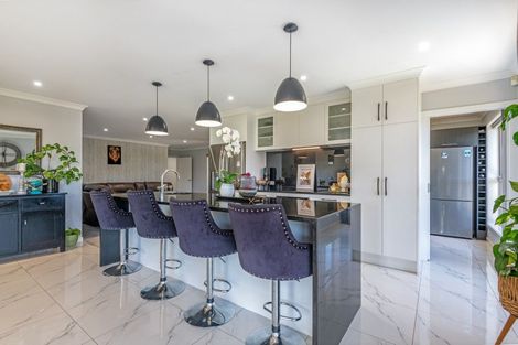 Photo of property in 2 Tutakarae Road, Kelvin Grove, Palmerston North, 4470