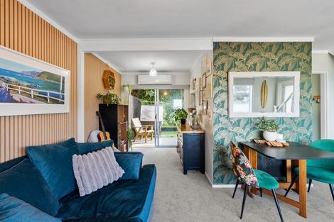Photo of property in 2/104 Owhiro Bay Parade, Owhiro Bay, Wellington, 6023