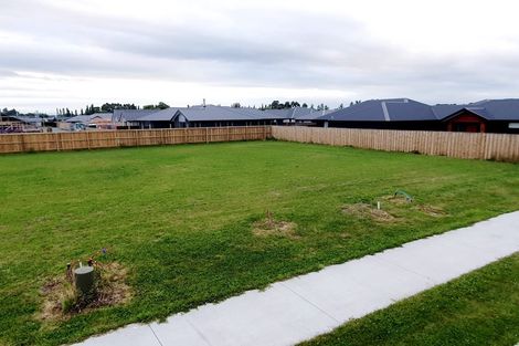 Photo of property in 5 Mccahon Drive, Rangiora, 7400