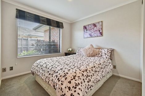 Photo of property in 17 Belfry Place, Wattle Downs, Auckland, 2103