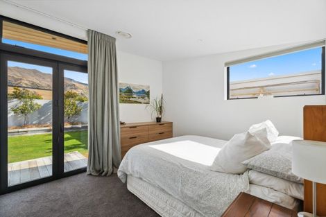 Photo of property in 2b Stackbrae Avenue, Wanaka, 9305