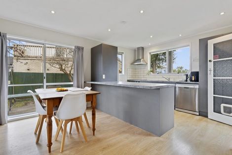 Photo of property in 48 Harmel Road, Glendene, Auckland, 0602