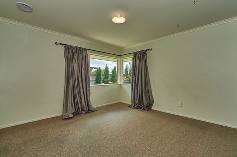 Photo of property in 48 Parnell Heights Drive, Kelvin Grove, Palmerston North, 4414