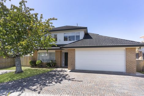 Photo of property in 1/24 Headcorn Place, Botany Downs, Auckland, 2010