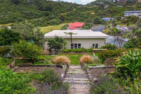 Photo of property in 107 Houghton Bay Road, Houghton Bay, Wellington, 6023