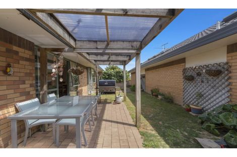 Photo of property in 3/12-20 Northcross Drive, Oteha, Auckland, 0632