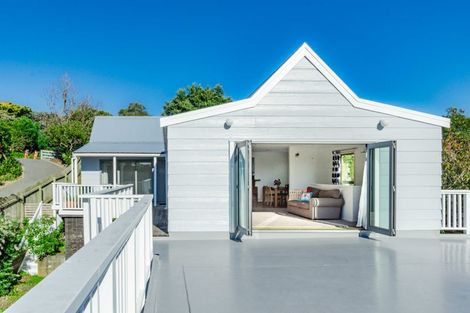Photo of property in 11 Hicks Crescent, Waikanae Beach, Waikanae, 5036
