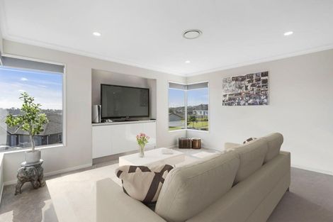 Photo of property in 13 Eastview Crescent, Stanmore Bay, Whangaparaoa, 0932