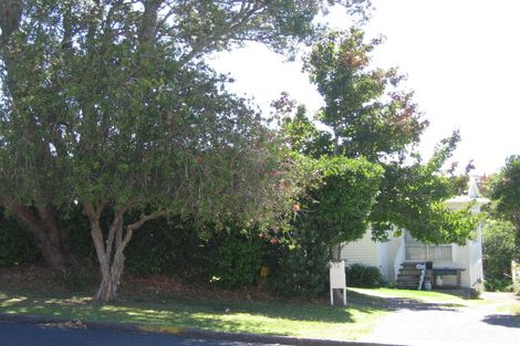 Photo of property in 76 Castor Bay Road, Castor Bay, Auckland, 0620