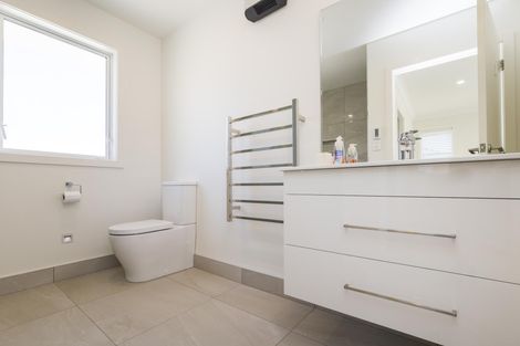 Photo of property in 2 Hydrangea Lane, Milson, Palmerston North, 4414