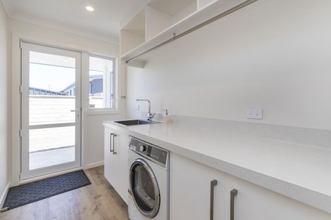 Photo of property in 2 Hydrangea Lane, Milson, Palmerston North, 4414