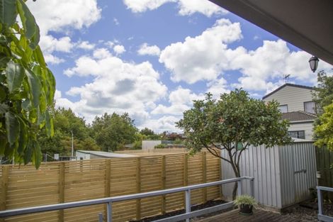 Photo of property in 2/98 Lake Road, Narrow Neck, Auckland, 0622