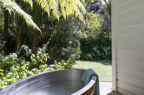 Photo of property in 37 Glenesk Road, Piha, New Lynn, 0772