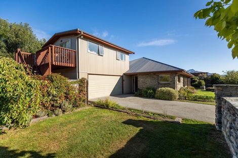 Photo of property in 4 Coburn Place, Lake Hayes, Queenstown, 9304