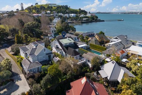 Photo of property in 3 Cambridge Terrace, Devonport, Auckland, 0624