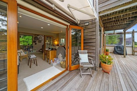 Photo of property in 8 Francis Bell Grove, Lowry Bay, Lower Hutt, 5013