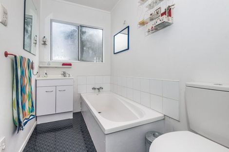 Photo of property in 33 Omega Street, Newlands, Wellington, 6037