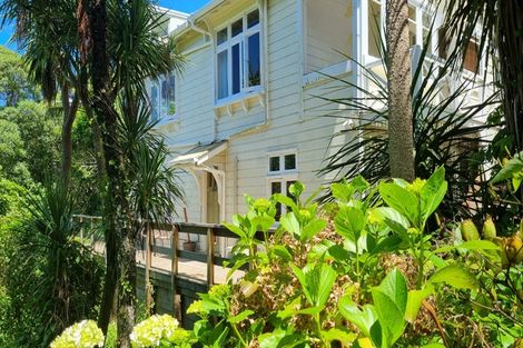 Photo of property in 25 Harbour View Road, Northland, Wellington, 6012