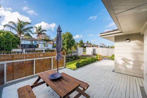 Photo of property in 19 Donovan Avenue, Massey, Auckland, 0614