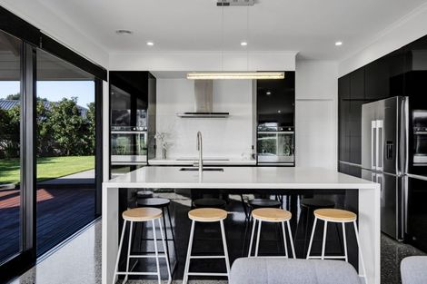 Photo of property in 6 Pebble Beach Court, Waiwhakaiho, New Plymouth, 4312