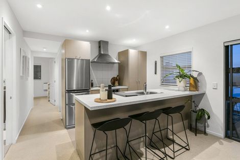 Photo of property in 11/79 Schnapper Rock Road, Schnapper Rock, Auckland, 0632