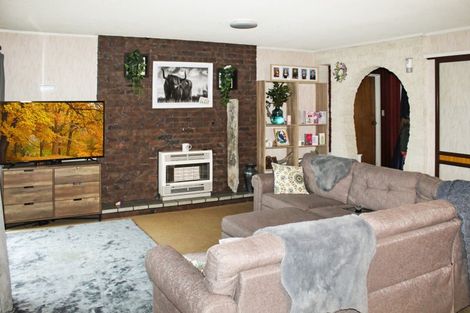 Photo of property in 43 Geraldine Crescent, Cloverlea, Palmerston North, 4412