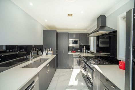 Photo of property in 2 Tutakarae Road, Kelvin Grove, Palmerston North, 4470