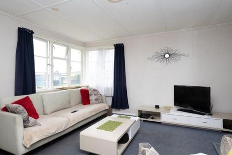 Photo of property in 2 Waihi Road, Hawera, 4610