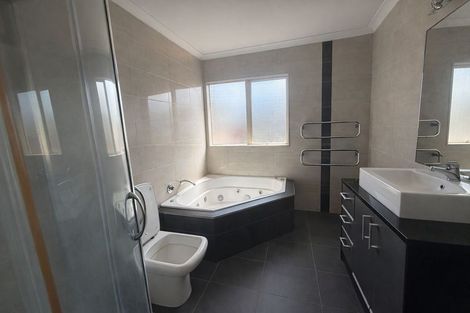 Photo of property in 22 Kestev Drive, Flat Bush, Auckland, 2016