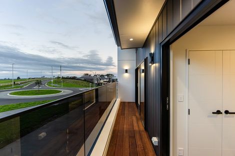 Photo of property in 218 Vaughans Road, Long Bay, Auckland, 0792